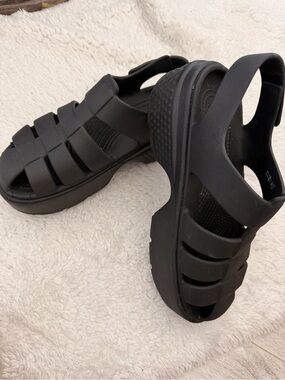 Women’s Black Platform Fisherman Sandals